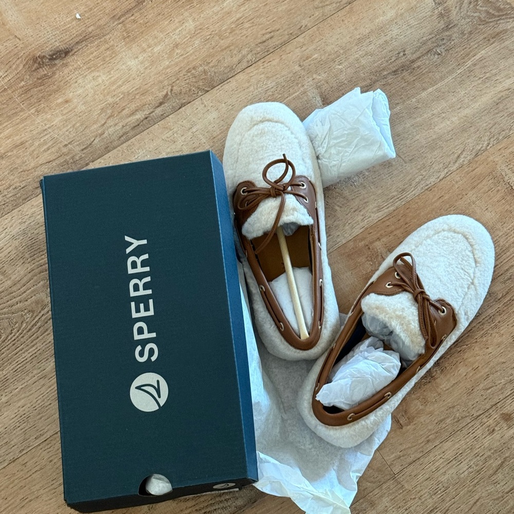 Sperry Fur Lined Boat Shoe Cream and Brown Loafers